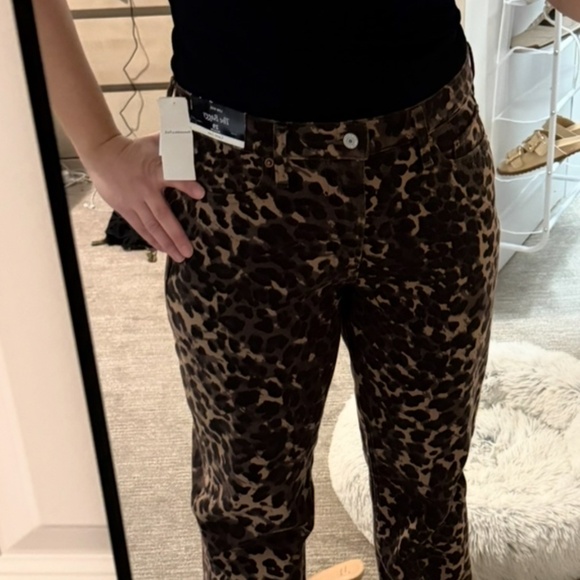 LIKE NEW Abercrombie & Fitch Leopard Jeans - Picture 5 of 5